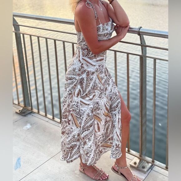 ABOUT TOWN TIED SHOULDER MIDI DRESS PAISLEY WHITE by Selfie Leslie - Picture 6 of 6